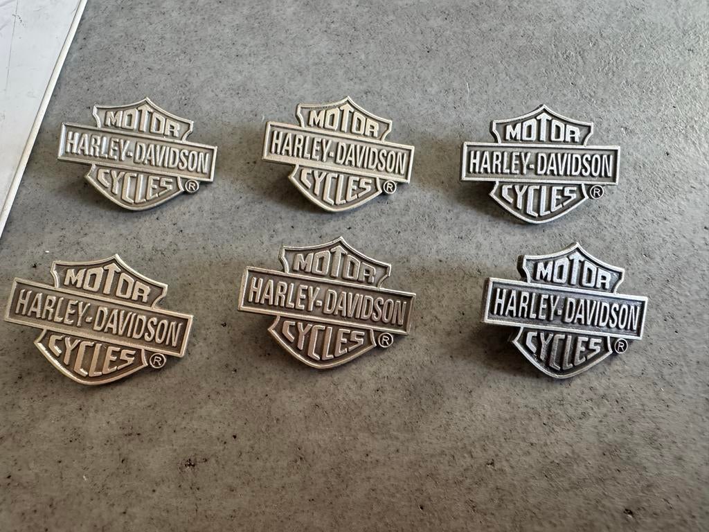 Nieuwe Harley Davidson en diverse emblemen (94 stuks), Ophalen of Verzenden