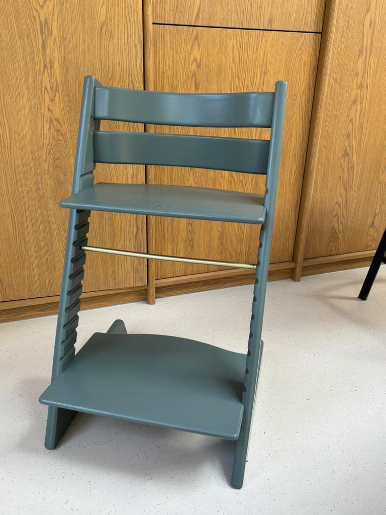 Stokke Tripp Trapp meegroeistoel Grijsgroen - refurbished, Kinderen en Baby's, Kinderstoelen, Zo goed als nieuw, Meegroeistoel