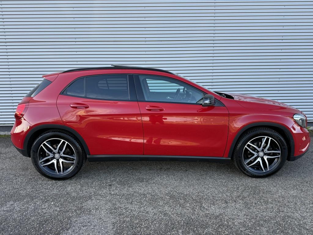 Mercedes-Benz GLA 200 Amb Comfort NAP Automaat Pano Dealer O, Auto's, Automaat, Gebruikt, Euro 6, 4 cilinders