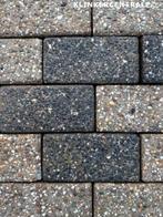 15m2 grijs betonklinkers keiformaat bkk bss oprit/terras, Tuin en Terras, Bij dit gebruikte product niet meer te achterhalen.