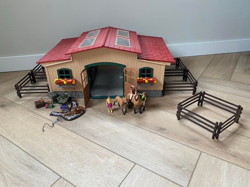 Paardenstal met vele accessoires, Ophalen, Gebruikt, Jongen of Meisje