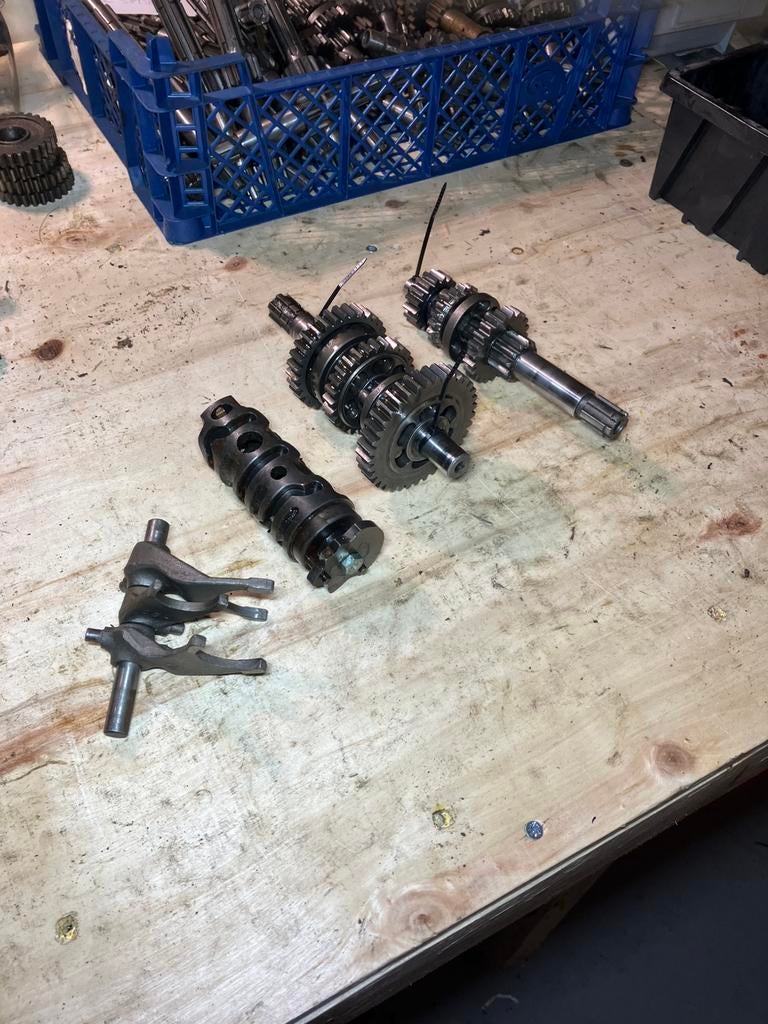 Honda mt5 mb5 mtx 50 versnellingsbak 4 bak in goede staat, Fietsen en Brommers, Brommeronderdelen | Oldtimers, Zo goed als nieuw