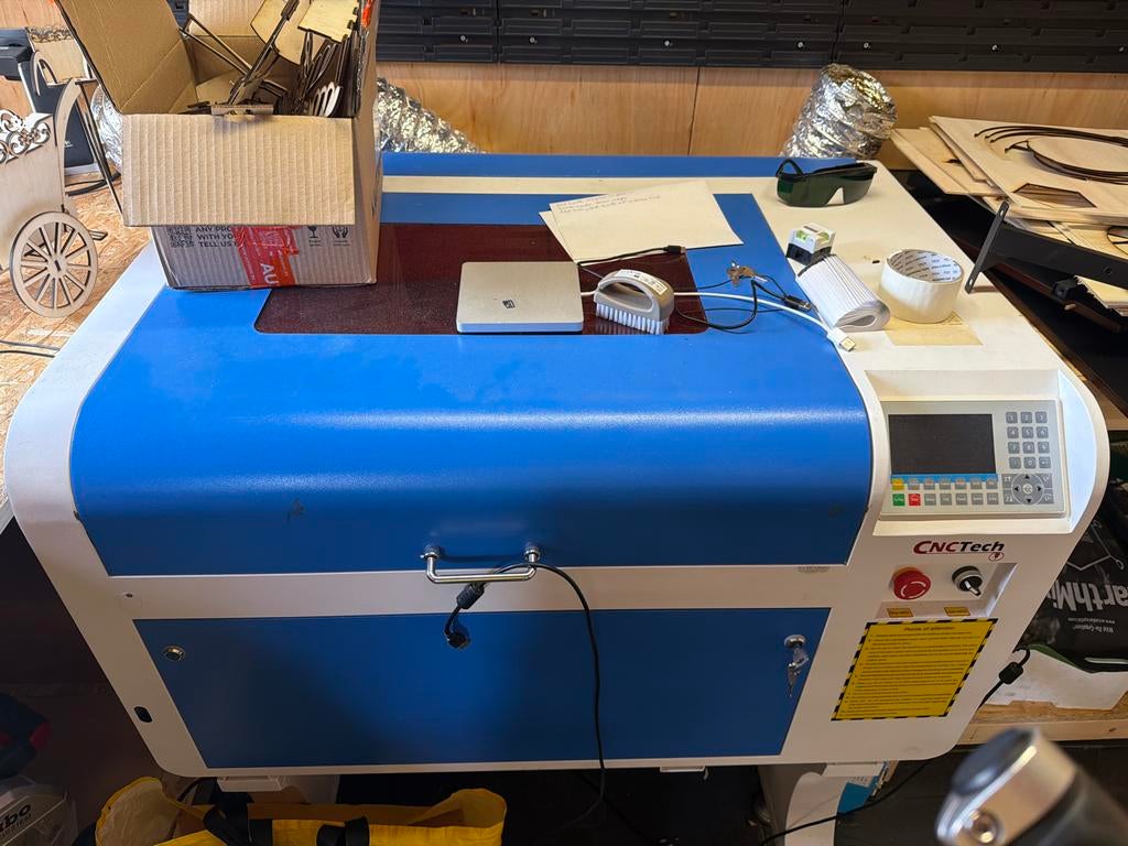 CNC Tech Lasersnijder - CO2 Laser Graveermachine, Doe-het-zelf en Verbouw, Gereedschap | Overige machines, Ophalen of Verzenden