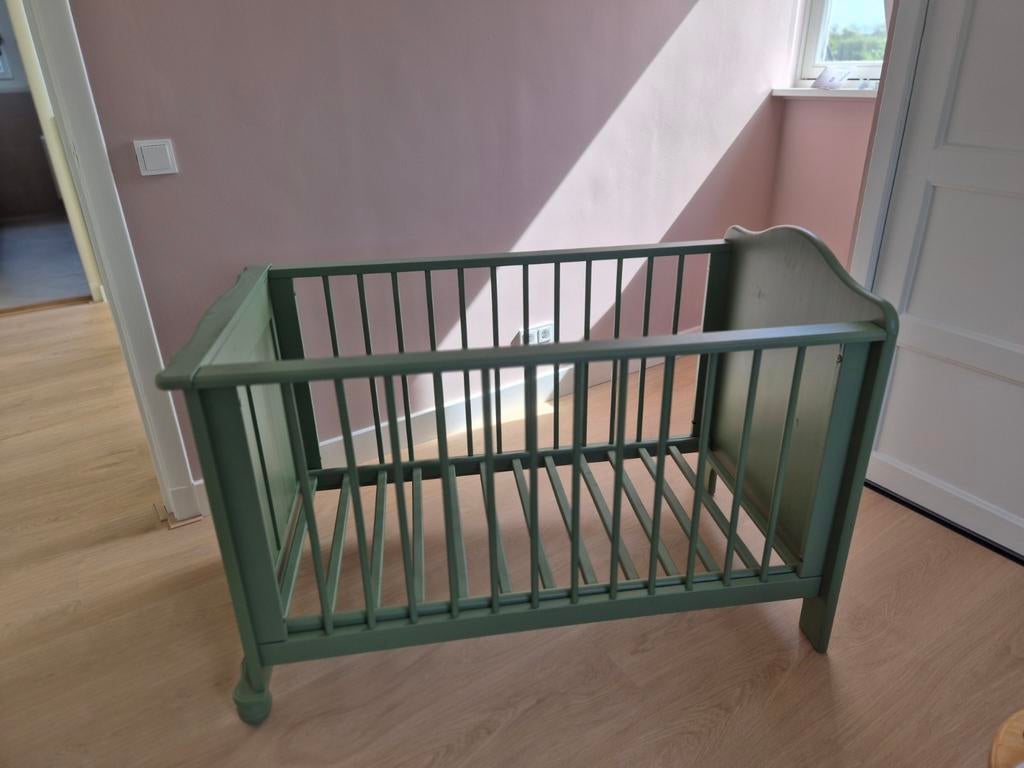 Ledikant 60x120 vintage olijfgroen, Ophalen, Zo goed als nieuw, Ledikant