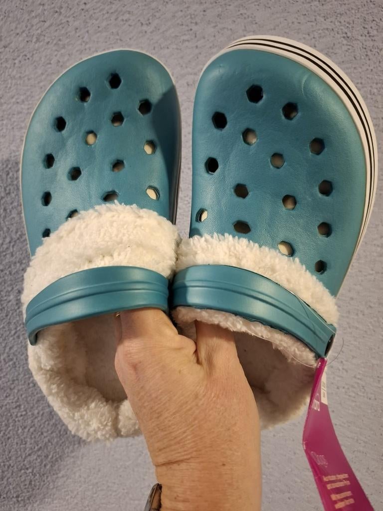 groene slippers met bontje, Slippers, Nieuw, Ophalen of Verzenden, Groen