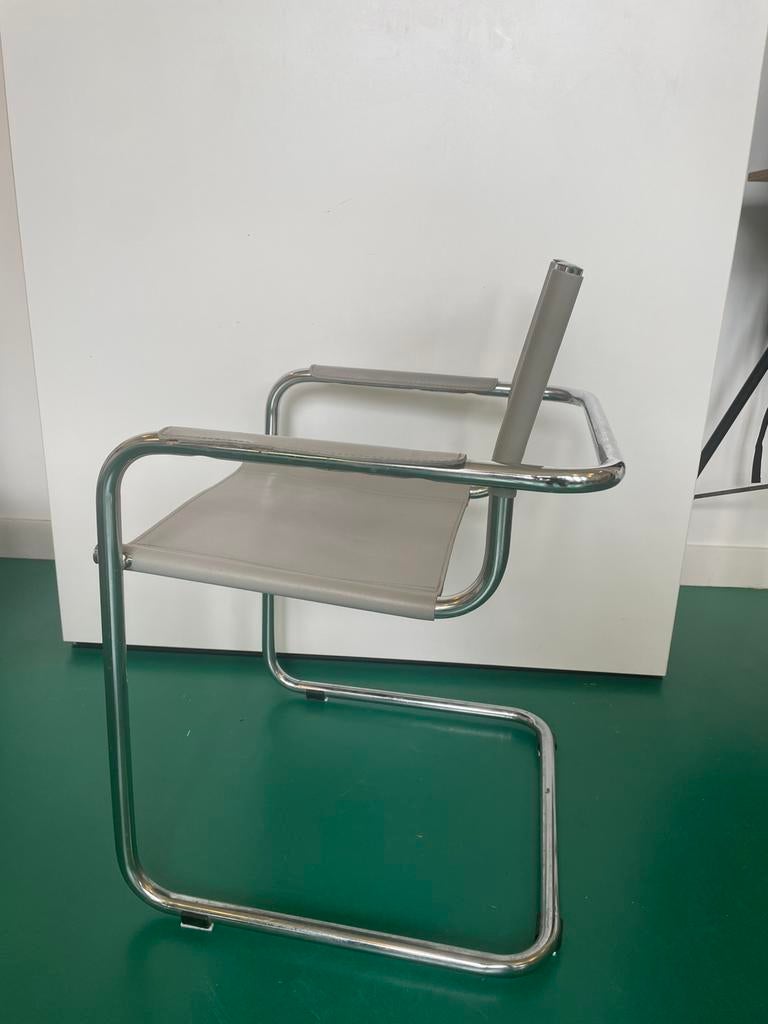 Vier Thonet S34 buisframe fauteuils Mart Stam, Huis en Inrichting, Stoelen, Ophalen, Gebruikt, Leer, Twee