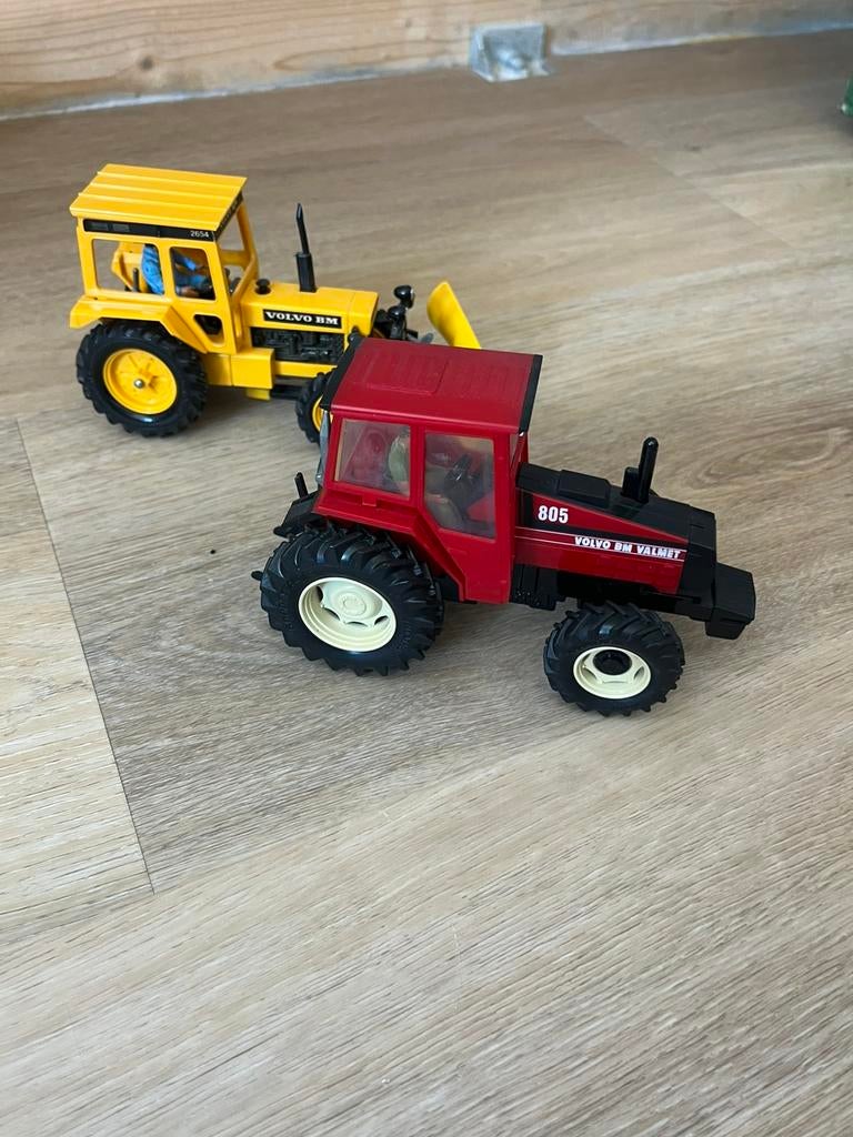 Britains Volvo BM Valmet, Hobby en Vrije tijd, Modelauto's | 1:32, Ophalen of Verzenden, Zo goed als nieuw, Tractor of Landbouw