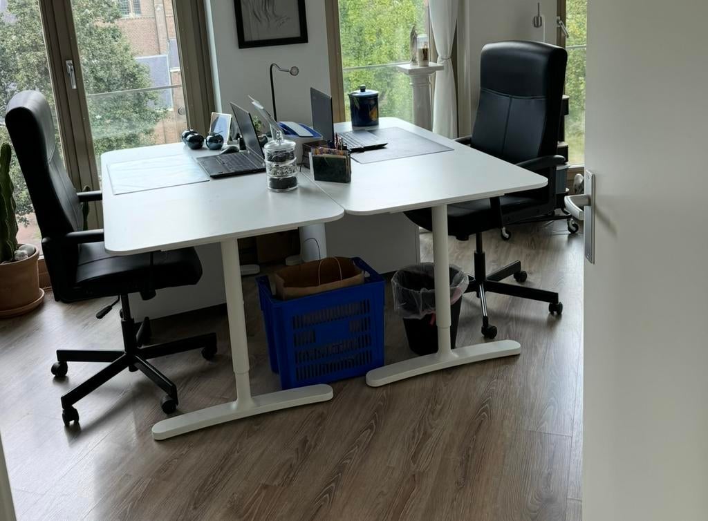 2 bureaus inclusief rol lades en stoelen, Ophalen of Verzenden, Zo goed als nieuw