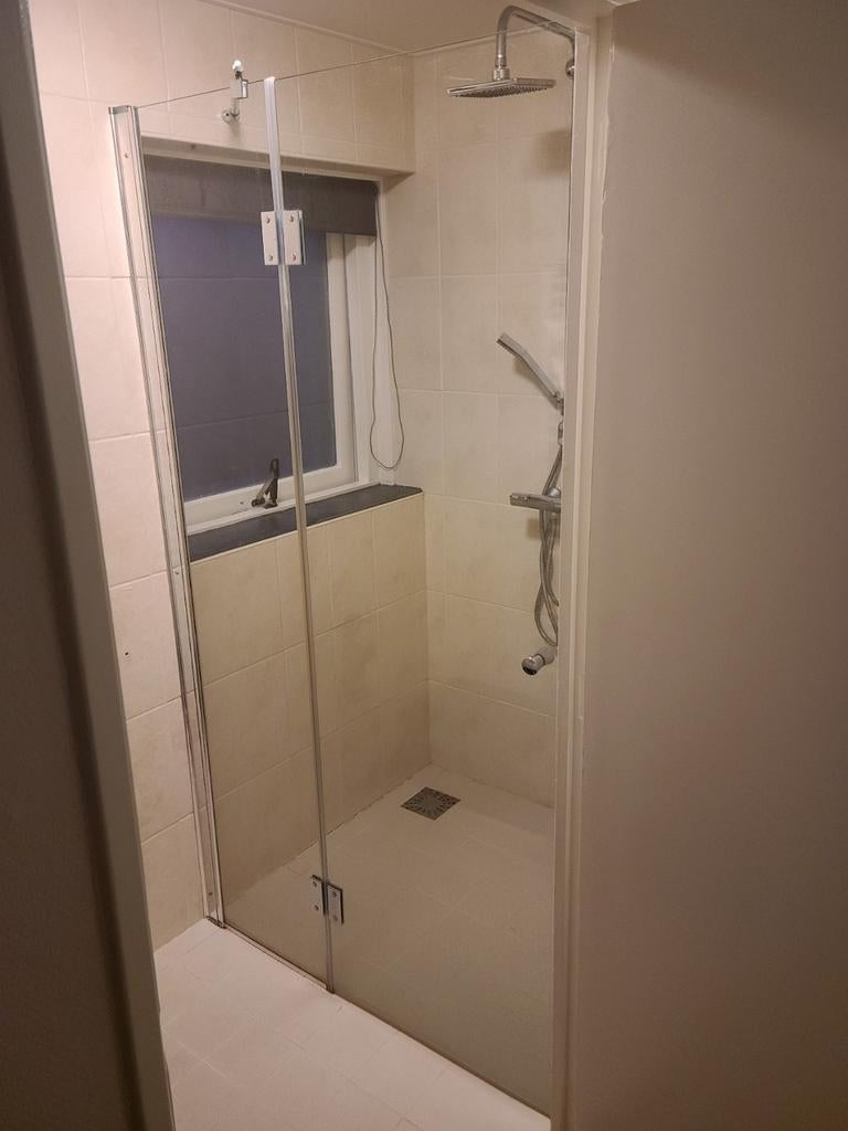 Te koop : Douchdeur met vaste wand., Doe-het-zelf en Verbouw, Sanitair, Ophalen, Gebruikt, Rvs, Overige typen