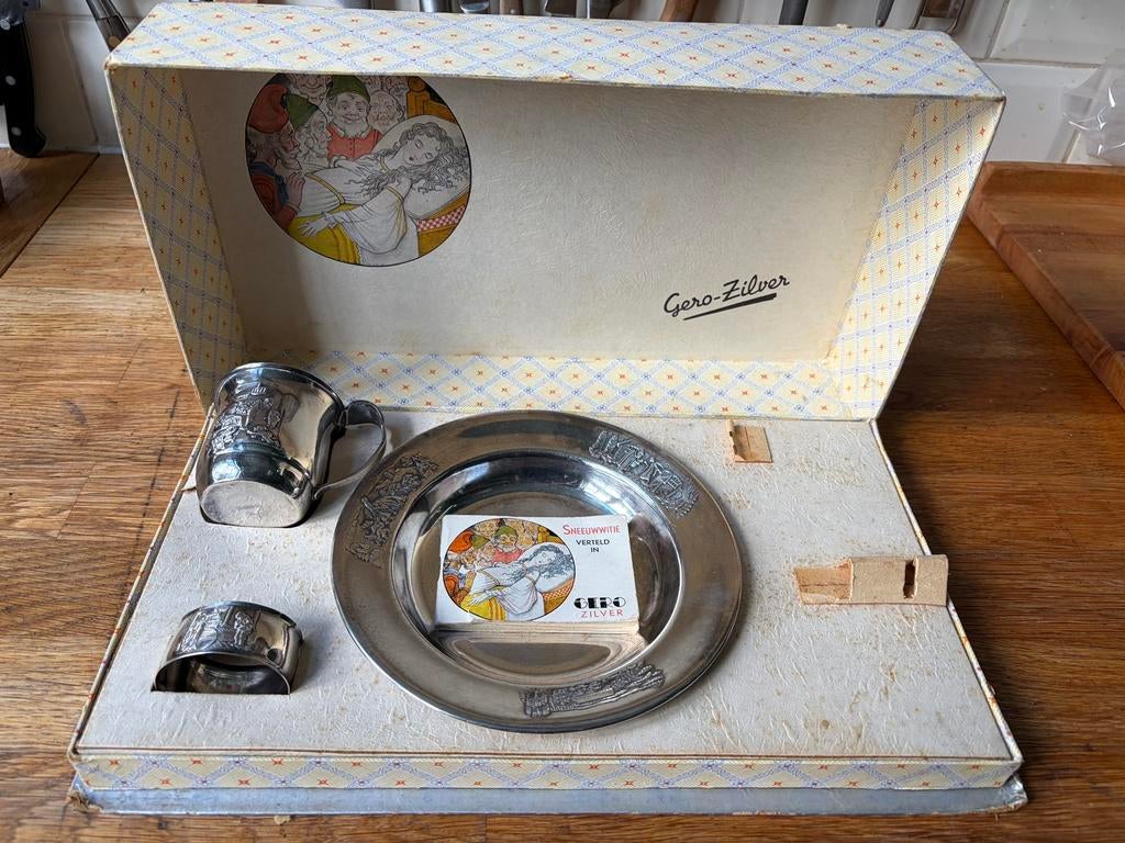 Gero Zilver Sneeuwwitje kinderset bord + beker + servetring, Antiek en Kunst, Ophalen of Verzenden