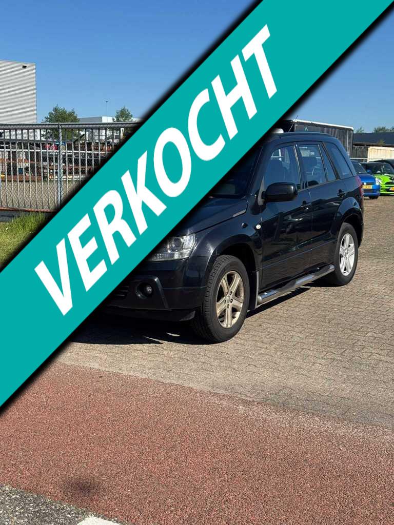 Suzuki Grand Vitara 2.0-16V Exclusive, Auto's, Suzuki, Stof, Zwart, 4 cilinders, 1850 kg