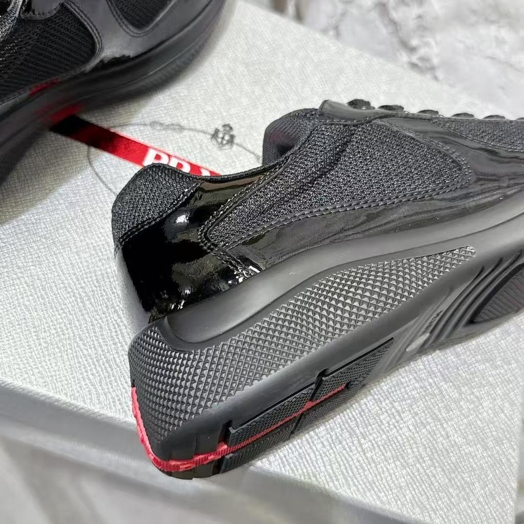 Prada Zwarte Sneakers met Lakleer Details, Ophalen of Verzenden, Zo goed als nieuw, Zwart, Sneakers of Gympen