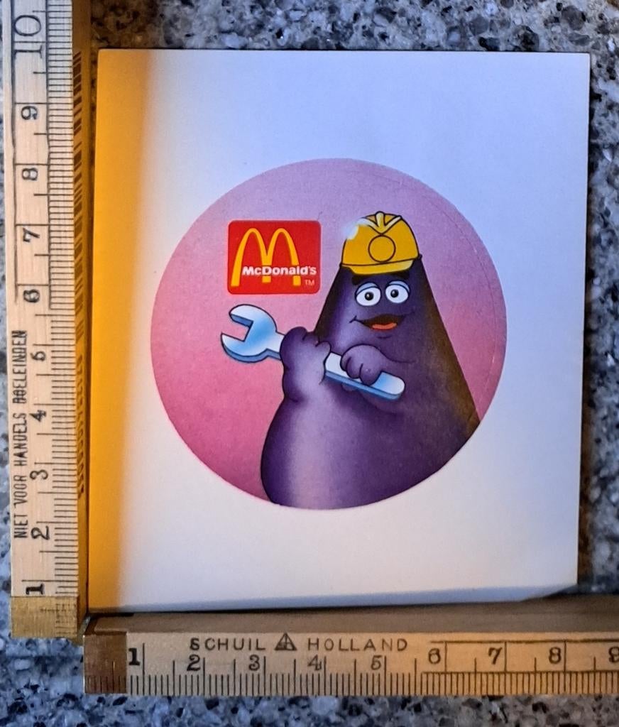 vintage sticker van het McDonald's personage Grimace,, Ophalen of Verzenden, Zo goed als nieuw
