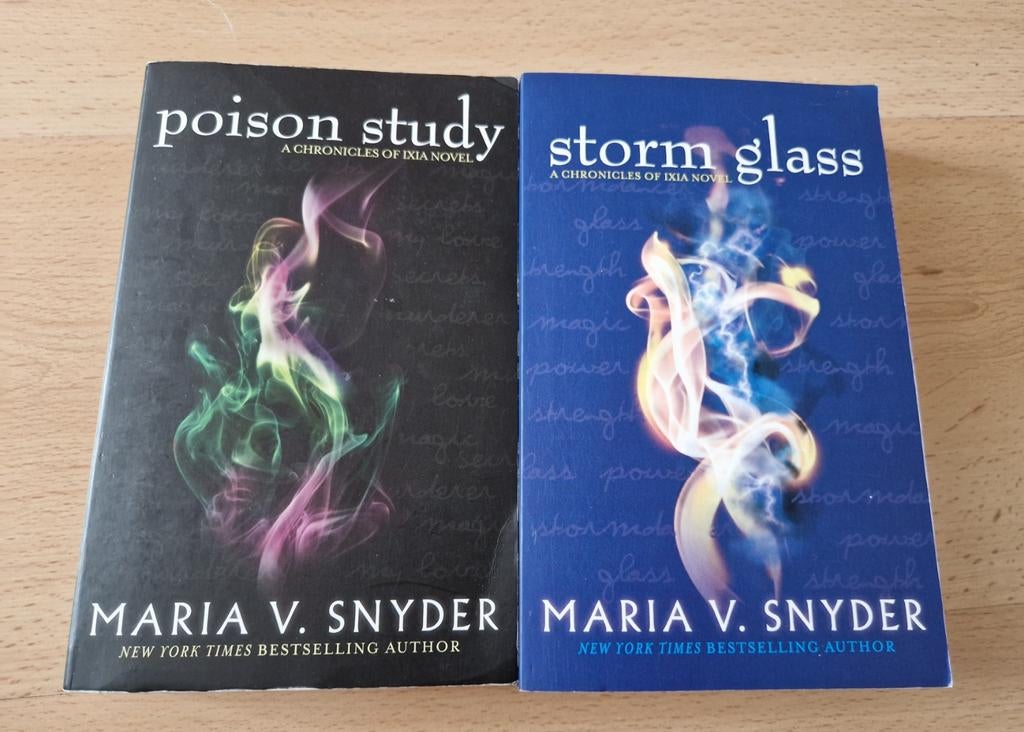 Boeken maria v snyder poison study storm glass fantasy, Ophalen of Verzenden, Zo goed als nieuw