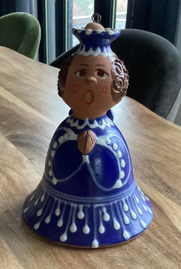 Handgemaakte engel, Hongaars, keramiek, met belletje, Verzamelen, Beelden en Beeldjes, Ophalen of Verzenden, Zo goed als nieuw