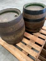 Twee houten vaatjes met ijzeren ringen, Ophalen