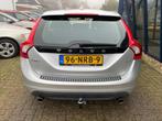 Volvo V60 2.0T Momentum NAVI / CAMERA / 18'' VELGEN, Voorwielaandrijving, Zwart, 4 cilinders, Leder en Stof
