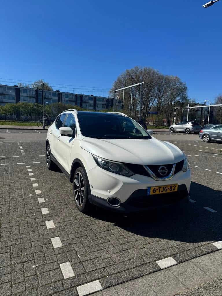 Nissan Qashqai 1.6 DCI 96KW 2WD 2014 Wit Tekna, Auto's, Voorwielaandrijving, Euro 5, 1800 kg, 4 cilinders