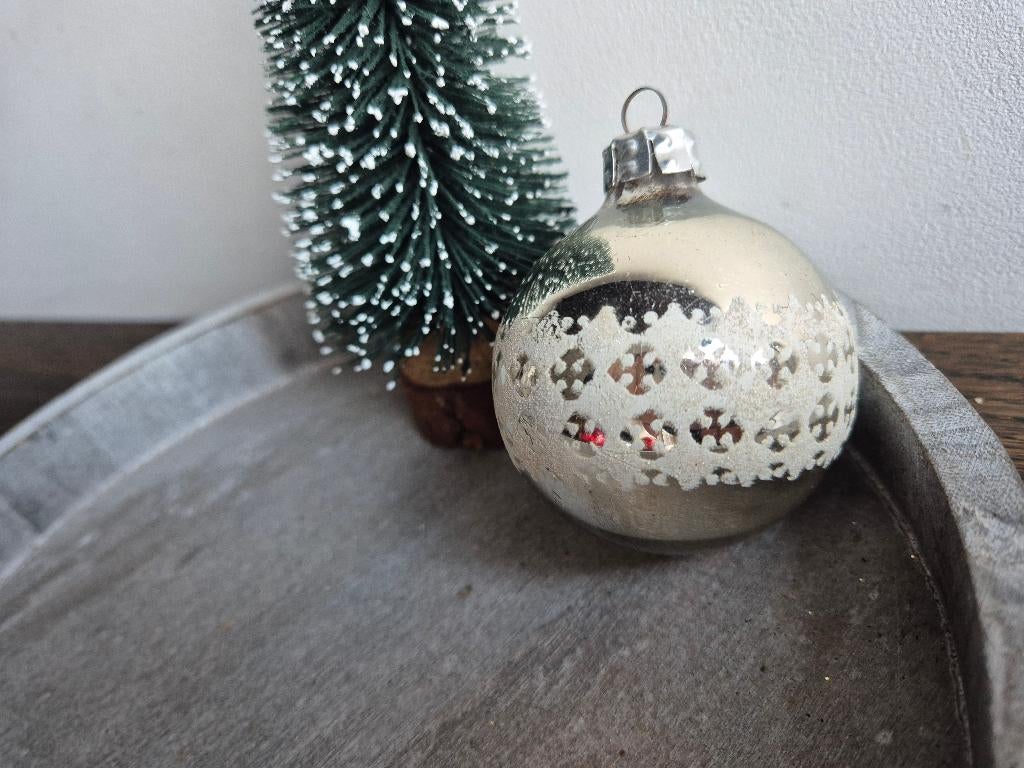 Vintage kerstbal witte rand 606, Diversen, Kerst, *, Gebruikt, *, Ophalen of Verzenden