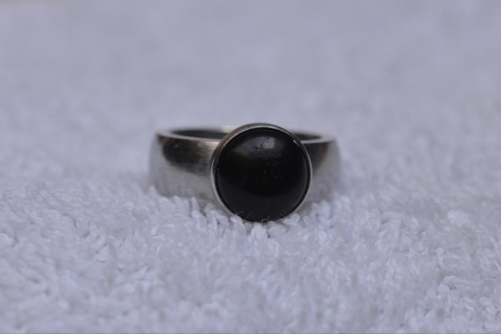 Melano Vivid ring met zwarte steen, Nieuw, Ophalen of Verzenden, 17 tot 18, Dame