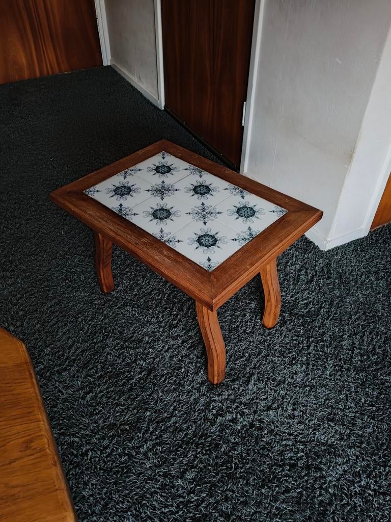 Houten bijzettafel met tegels - Vintage stijl, Huis en Inrichting, Tafels | Bijzettafels, Gebruikt, Rechthoekig, 45 tot 60 cm