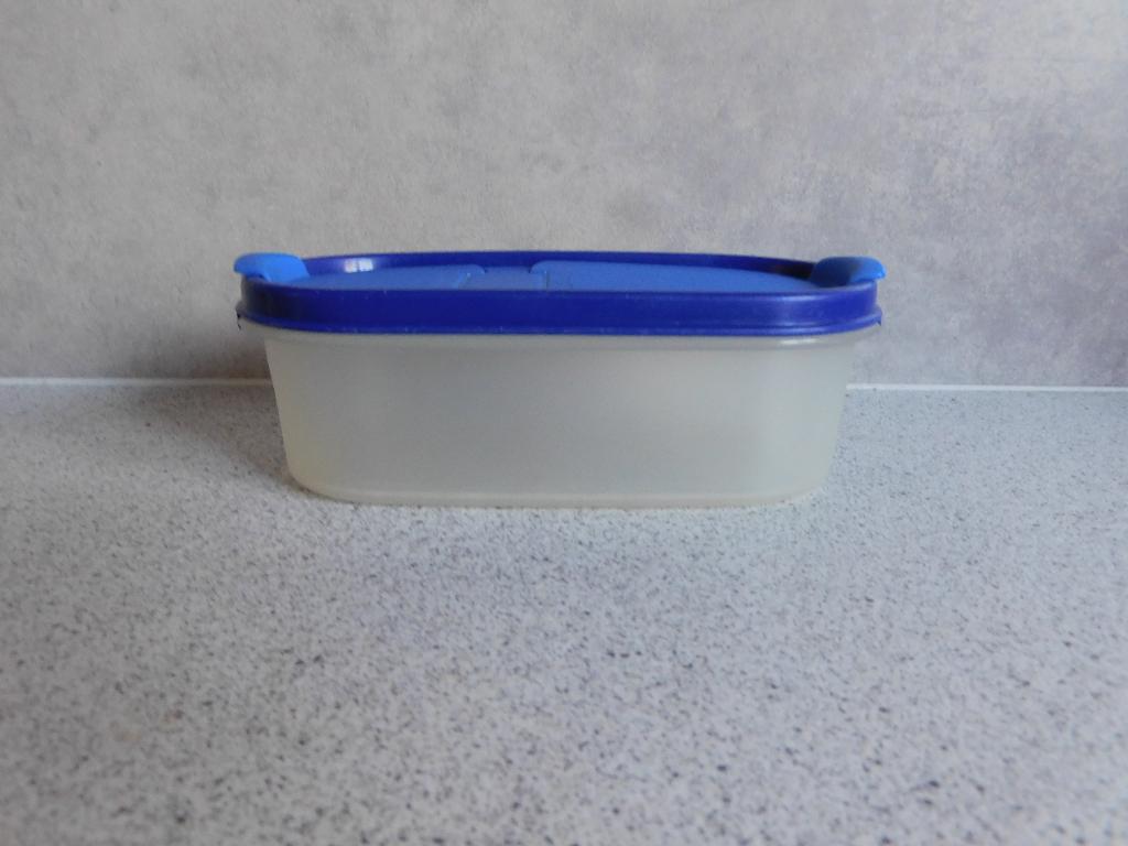 Tupperware Ruimtespaarder Ovaal 0,5 Ltr.  Blauw, Ophalen of Verzenden, Zo goed als nieuw, Blauw, Overige typen