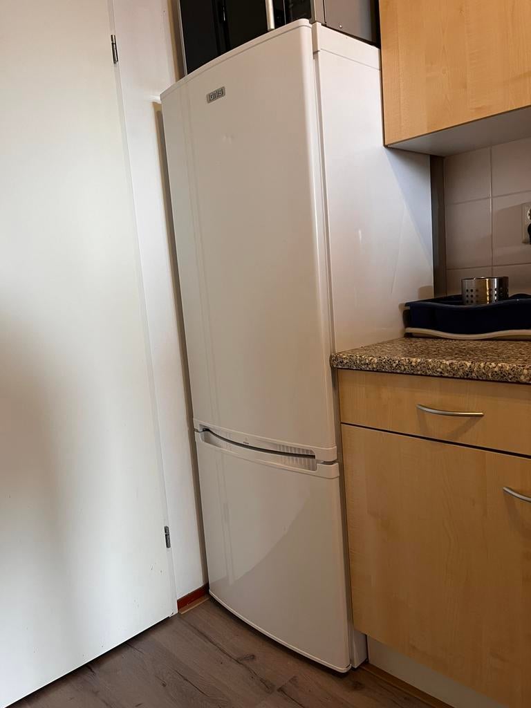 Koelkast Ignis - €75 - op te halen in Amsterdam West !, Witgoed en Apparatuur, Koelkasten en IJskasten, Ophalen, Gebruikt, 200 liter of meer
