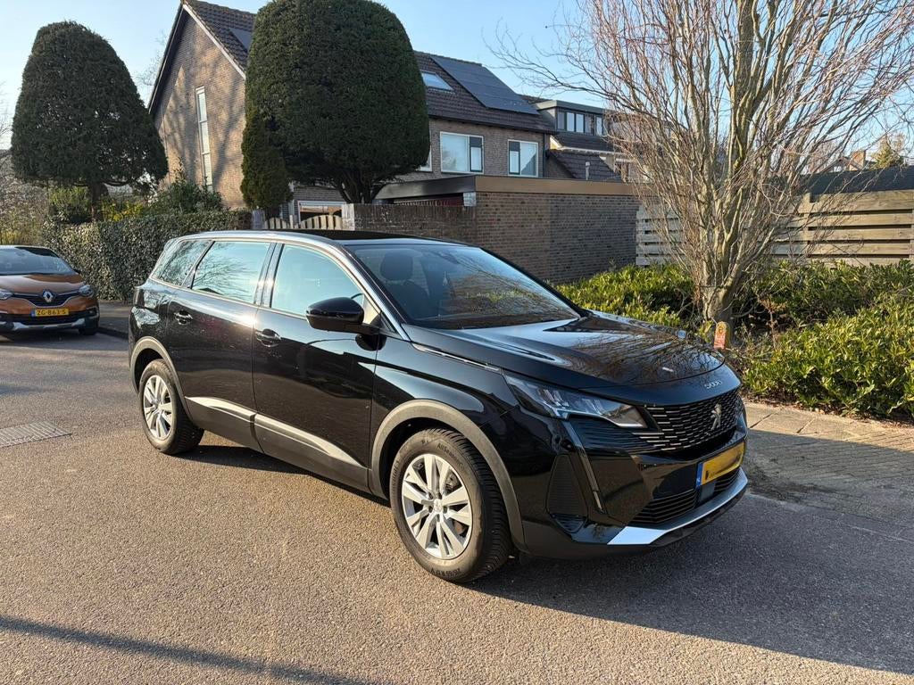 Peugeot 5008 1.2 Puretech 130pk S&S Eat8 2022 Zwart, Auto's, 1199 cc, 7 stoelen, Zwart, Origineel Nederlands