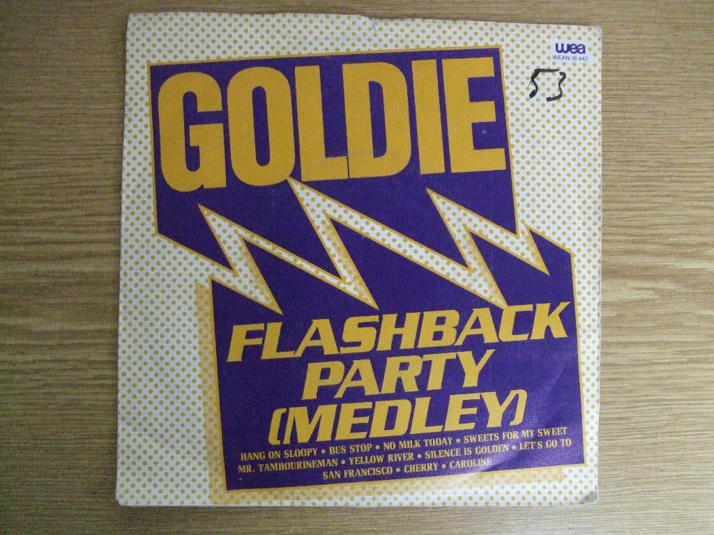 GOLDIE     FLASHBACK PARTY / BIGGER BETTER, Cd's en Dvd's, Vinyl Singles, Zo goed als nieuw, Single, 1980 - 1989, Pop, 7 inch