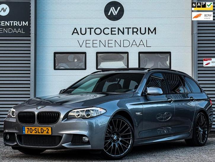 BMW 5-serie Touring 520i High Executive AUT M-PAKKET PANO/HU, Auto's, BMW, Bedrijf, Te koop, 5-Serie, ABS, Achteruitrijcamera