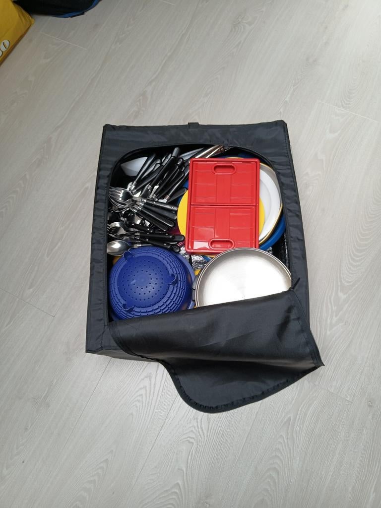 Complete servies set voor caravan, camper of tent, Ophalen, Gebruikt