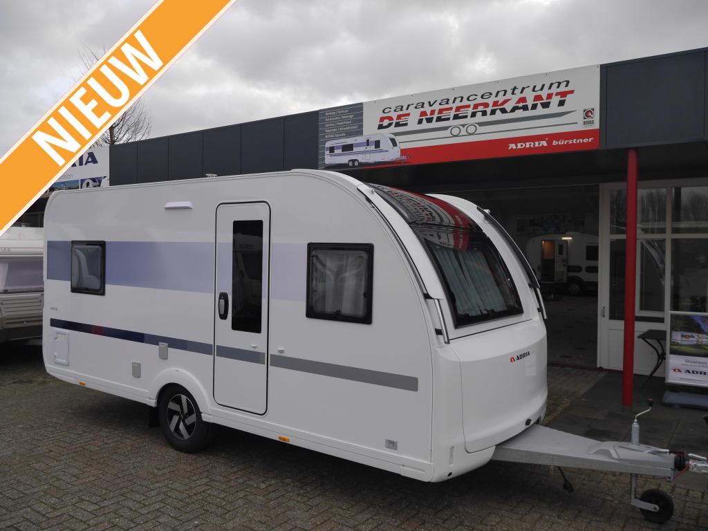 Adria Adora 472 UP € 2275.- korting, Caravans en Kamperen, Caravans, Bedrijf, tot en met 4, 1000 - 1250 kg, Rondzit, Adria, Frans bed