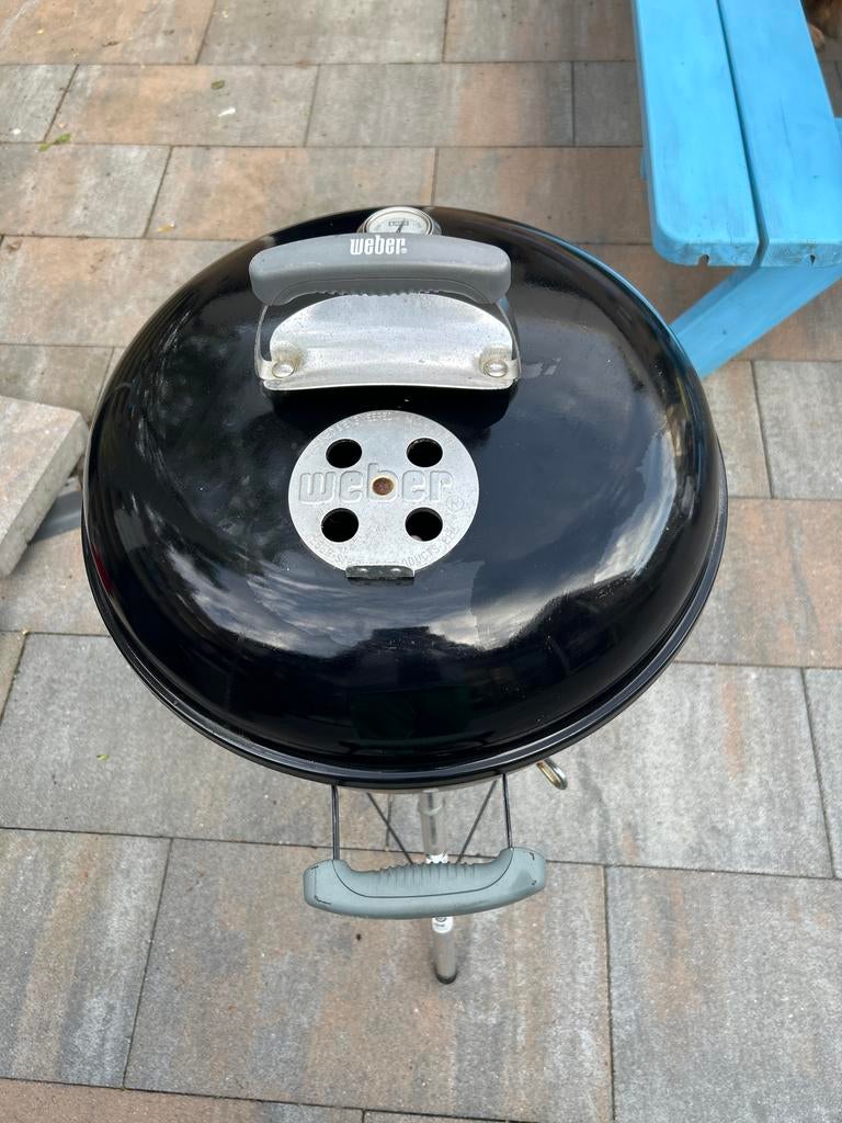 Weber houtskoolbarbecue met brikettenstarter, Tuin en Terras, Houtskoolbarbecues, Ophalen, Gebruikt, Met accessoires