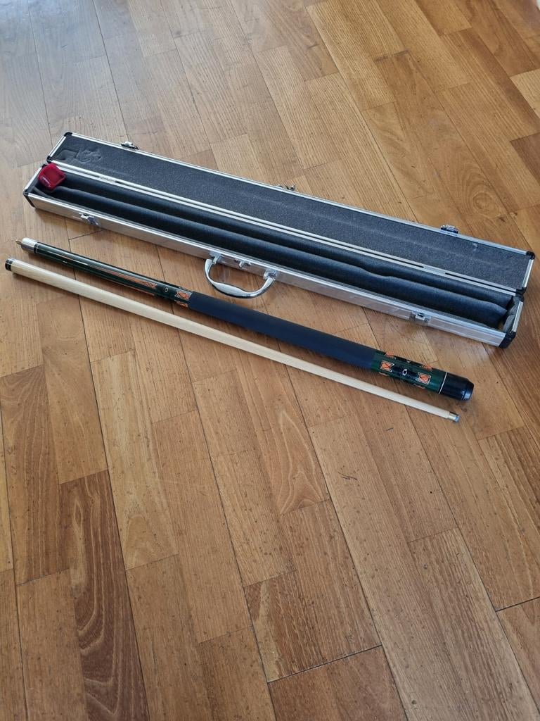 Nieuwe biljartkeu met nieuwe aluminium koffer., Ophalen of Verzenden, Nieuw, Keu of Ballen
