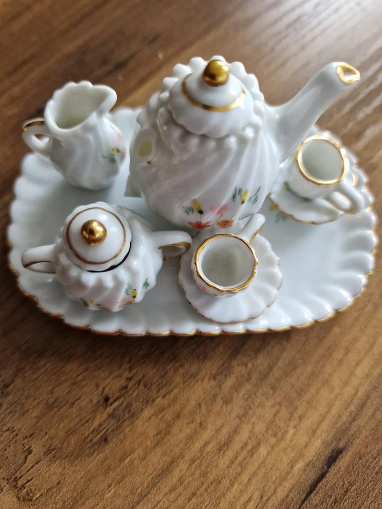 Mini theesetje porselein met bloemetjes en gouden randje, Ophalen of Verzenden