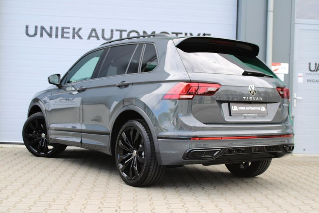Volkswagen Tiguan 1.4 TSI eHybrid 245PK | R LINE | BLACK STY, Auto's, 1716 kg, Gebruikt, Zwart, 4 cilinders
