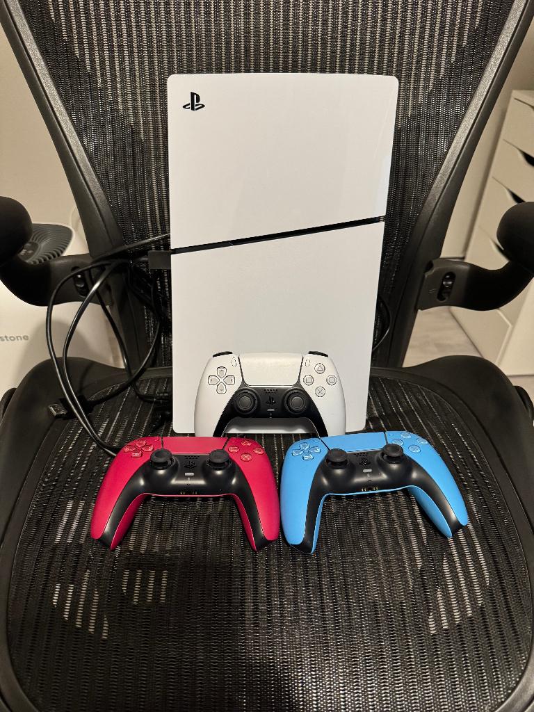 PS5 Slim Digital Edition 1 TB + 2 controllers, Ophalen, Zo goed als nieuw