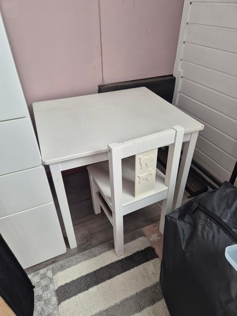 Ikea Kritter kindertafel met stoel - Gebruikt, nog goed!, Kinderen en Baby's, Kinderkamer | Tafels en Stoelen, Ophalen of Verzenden