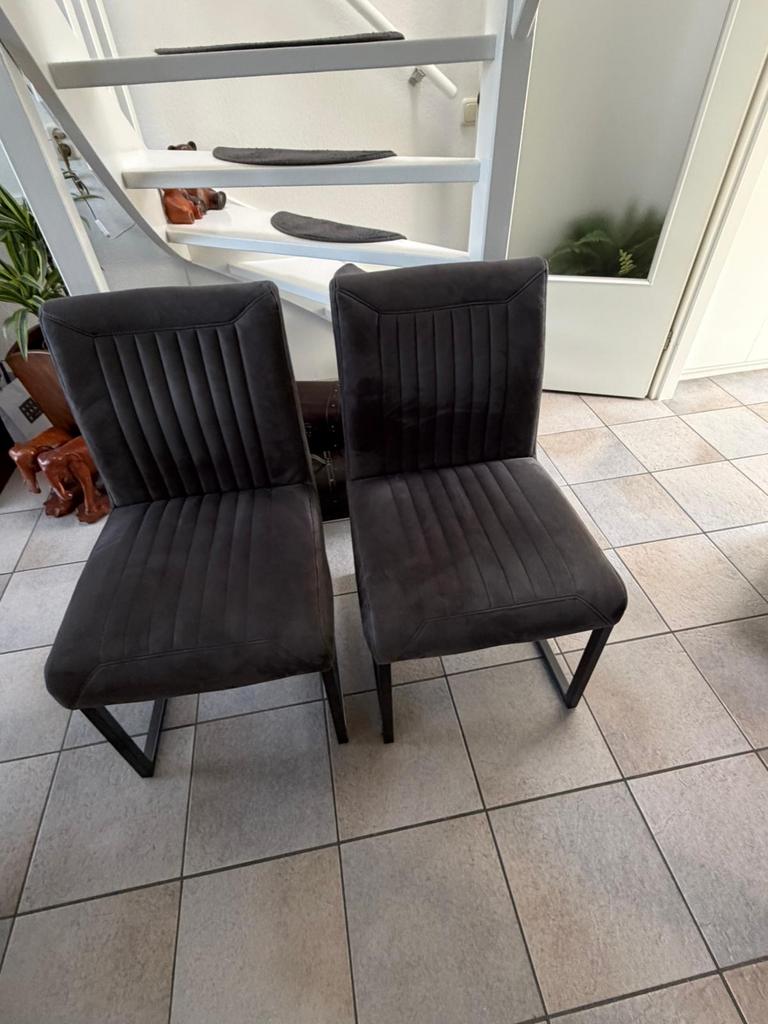 2 grijze eetkamerstoelen met industrieel onderstel - Pronto, Huis en Inrichting, Stoelen, Gebruikt, Twee, Stof, Grijs, Ophalen