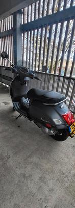 Piaggio Vespa GTS 300 2017 motorscooter weinig 8732KM, Automaat, 31 €/maand, 300 cc, Origineel Nederlands