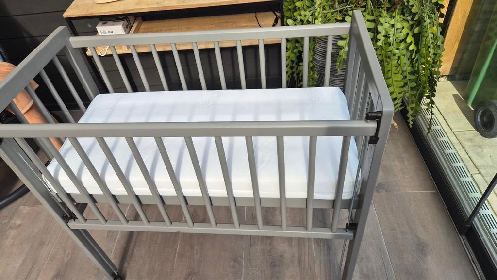Co-sleeper Petite Amélie met matras 90x40, Ophalen
