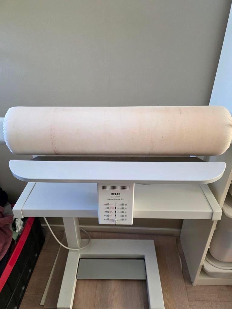 Pfaff 560 strijkmachine met stoomfunctie, Ophalen