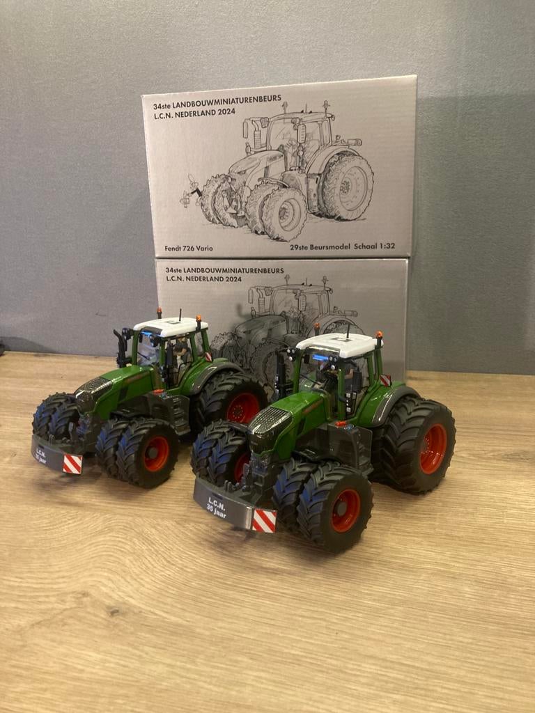 2x fendt 726 Beursmodel, Hobby en Vrije tijd, Modelauto's | 1:32, Ophalen of Verzenden, Zo goed als nieuw, Tractor of Landbouw