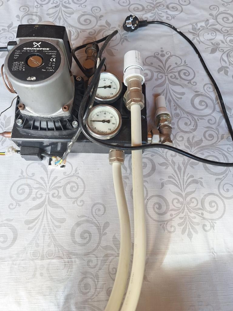 Complete vloerverwarmingspomp Grundfos UPS 15-40 BP, Doe-het-zelf en Verbouw, Ophalen, Minder dan 30 cm, Overige typen, Minder dan 60 cm