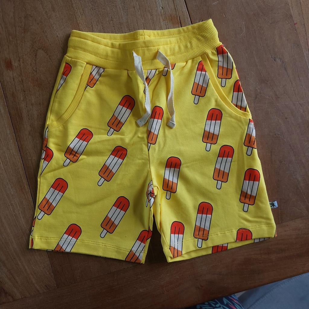 CarlijnQ korte broek maat 122 met ijsjesprint NIEUW, Kinderen en Baby's, Kinderkleding | Maat 122, Broek, Jongen of Meisje, Nieuw