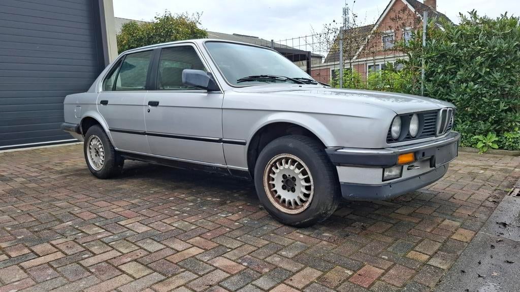 BMW 3-Serie 2.7 E 325 AUT K6 1985 Grijs, Auto's, BMW, Particulier, 3-Serie, Benzine, Sedan, Automaat, Geïmporteerd, Zilver of Grijs