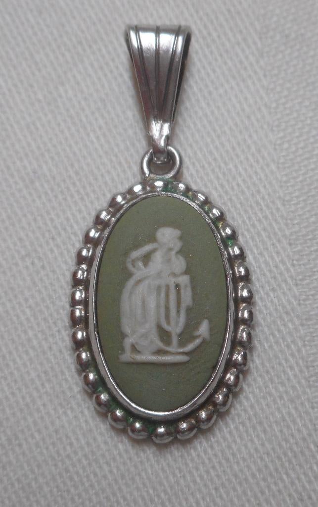 Zilveren Engelse antieke hanger Wedgwood nr.262, Verzenden, Zilver, Hanger