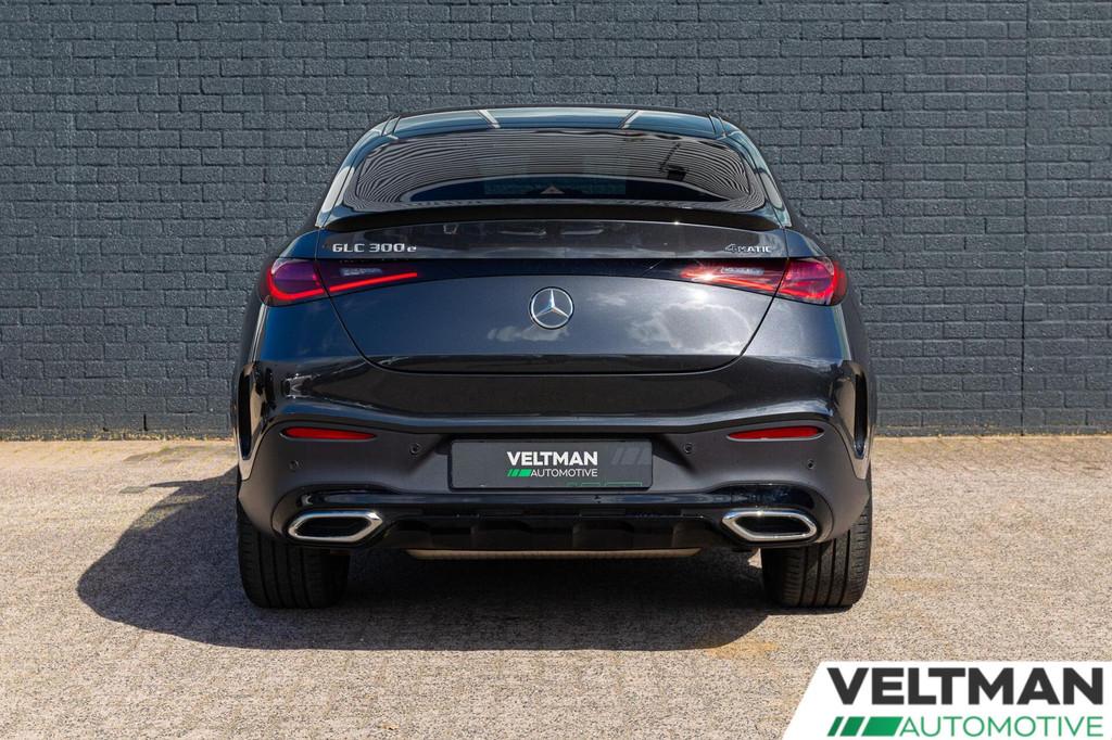 Mercedes GLC-klasse 300e 4MATIC AMG Line PANO LEDER DISTRONI, Gebruikt, Euro 6, 2000 kg, Origineel Nederlands