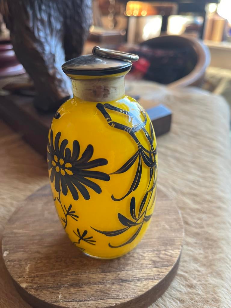 JC Boldoot flesje - Geel met bloemmotief, Antiek en Kunst, Ophalen of Verzenden