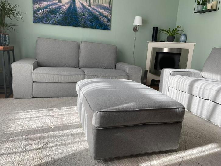 2 Ikea kivik 2-zitsbanken en voetenbank, Tibbley/grijs, Huis en Inrichting, Banken | Voetenbanken en Poefen, Zo goed als nieuw
